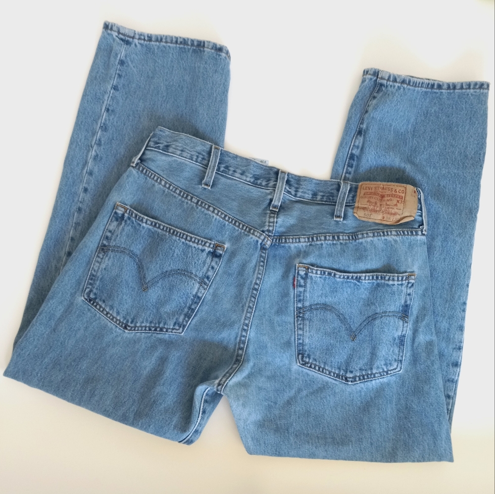 VINTAGE Levi's 501 Men's Button Fly Light Wash Blue Denim Jeans 38 x 30 Flawed - Picture 5 of 9